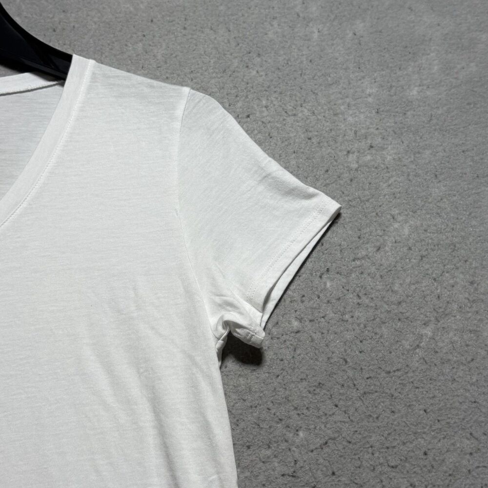 Mott and Bow T Shirt Womens Size M White Pima Cotton V Neck Short Sleeve Basic - Picture 3 of 10